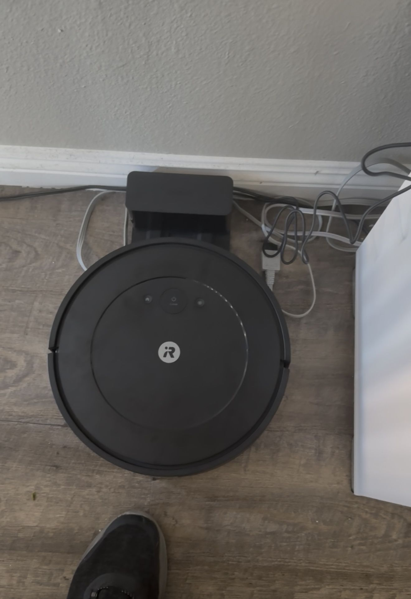 Roomba y11010 Vacuum And Mop