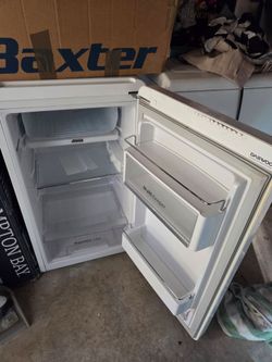 Daewoo mini fridge