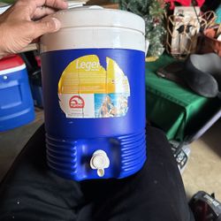 Igloo With Pour Spout