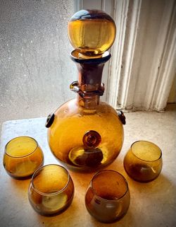 Vintage hand blown Amber glass  Decanter with original Stopper and 4  Shot Glasses