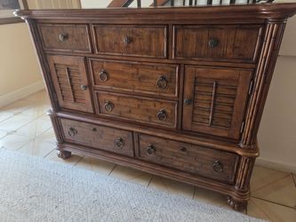Vintage chest of drawers.