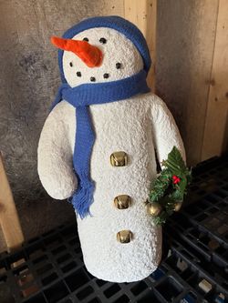 18” resin type snowman statue ex cond