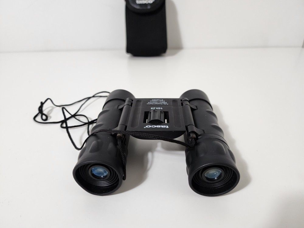 Tasco 10 x 25mm Fully Coated Optics Binoculars 288 ft/1000 YDS 96 M/1000 M #168RBD Plus Case