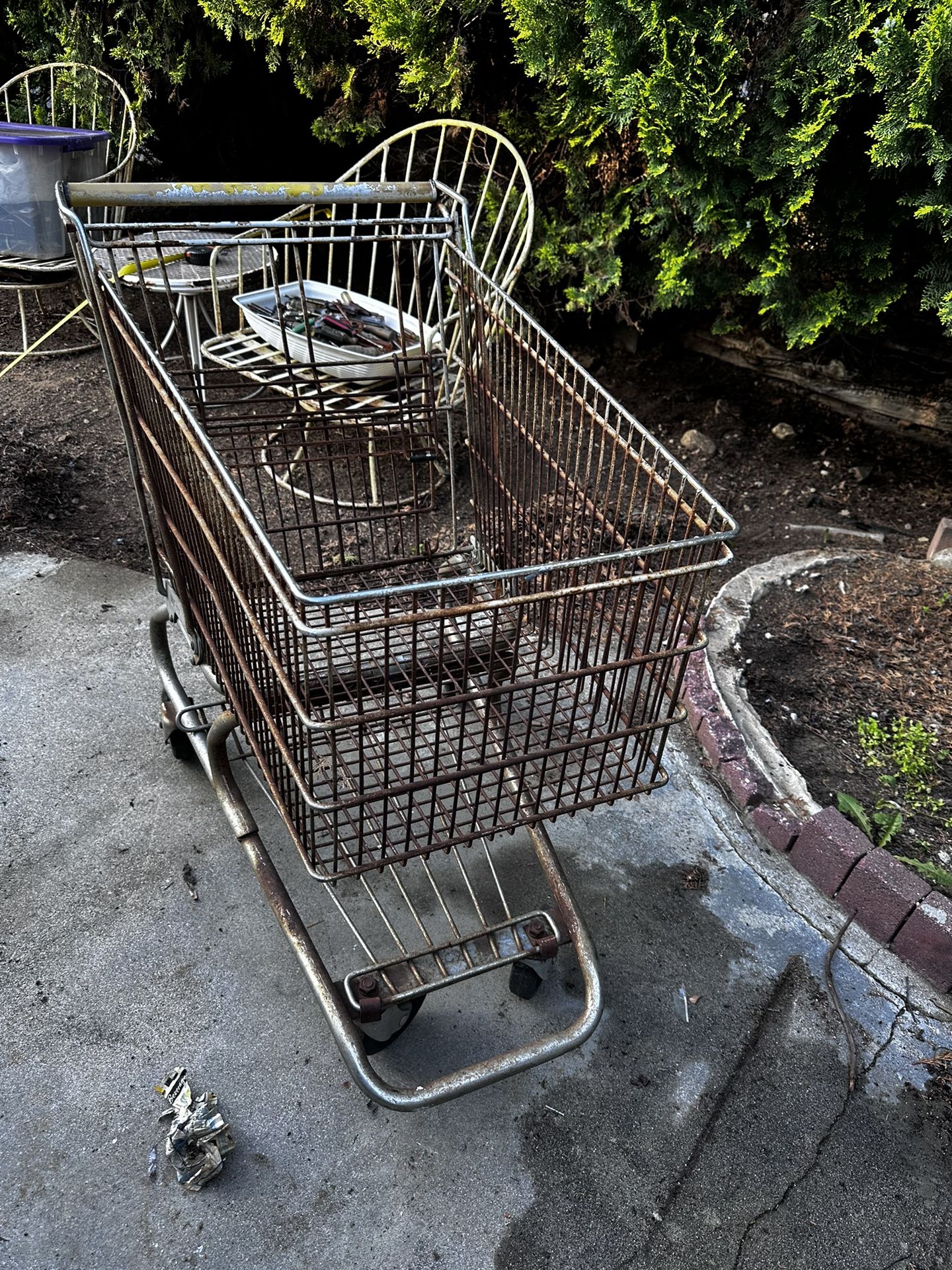 Metal Vintage Old Shopping Cart - See Description