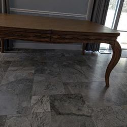 Vintage Raymour & Flanigan Solid-Wood Dining Table – Classic Cabriole Legs & 2 Leaves