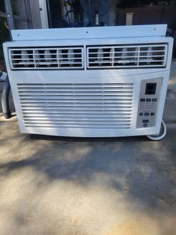GE Window Air Conditioner Electronic 12,000 115 Volt