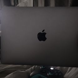 MACBOOK air THAT NEEDS FIXING OFR THE SCREEN 