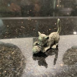 Hudson Pewter Cat with Ball of Yarn Miniature Figurine — Signed & Dated 2014
