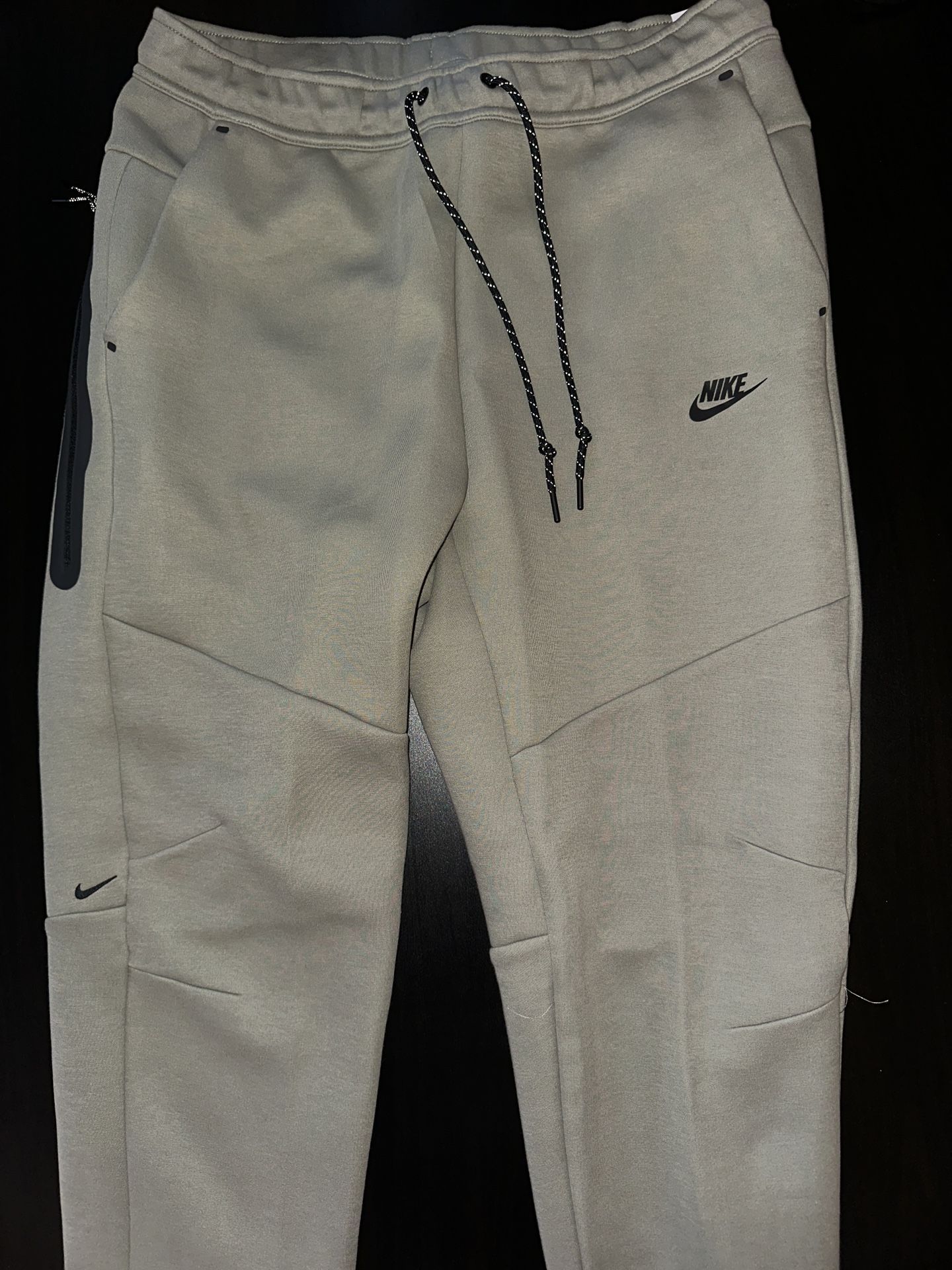 Men's Nike Tech Fleece Jogger Pants Green Mens Large NEW WITH TAGS