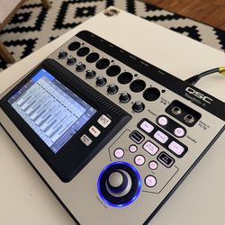 QSC TouchMix-8 – Mezcladora Digital | Usada (Como Nueva)