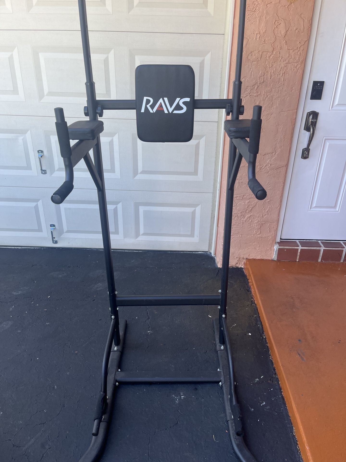 Ravs pull up bar and dip station