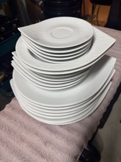 Dinnerware Plate Set