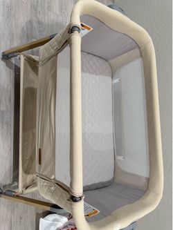 TotRun Bassinet Bedside Sleeper, Rocking Bassinets with Comfy Mattress and Wheels for Newborn, 5-Height Adjustable (Beige)