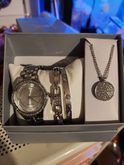 Yaamava New 4 piece watch set in silver