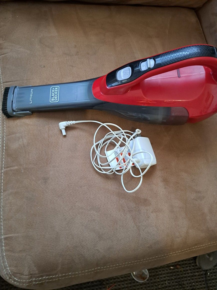  BLACK & DECKER CAR VACUUM RECHARGEABLE 