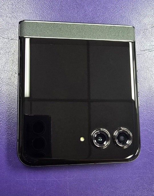 Razr 2024 BoostMoble