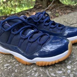 Jordan 11 Navy blue gum, size 10