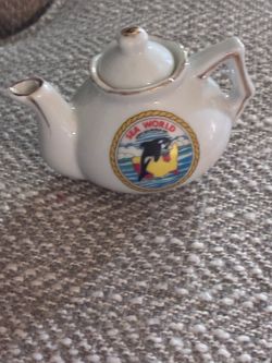 Vintage Sea World Miniature Ceramic Teapot w/ Lid, Glossy White w/ Gold Trim