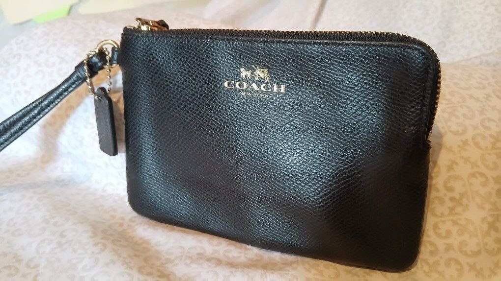 Coach Wristlet / Purse Black Leather Cornerzip