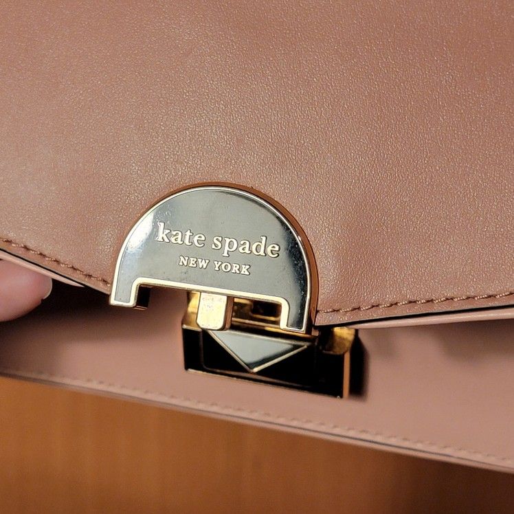 NEVE CONVERTIBLE FLAP CROSSBODY IN ROSY CHEEKS/BLACK/SPARROW