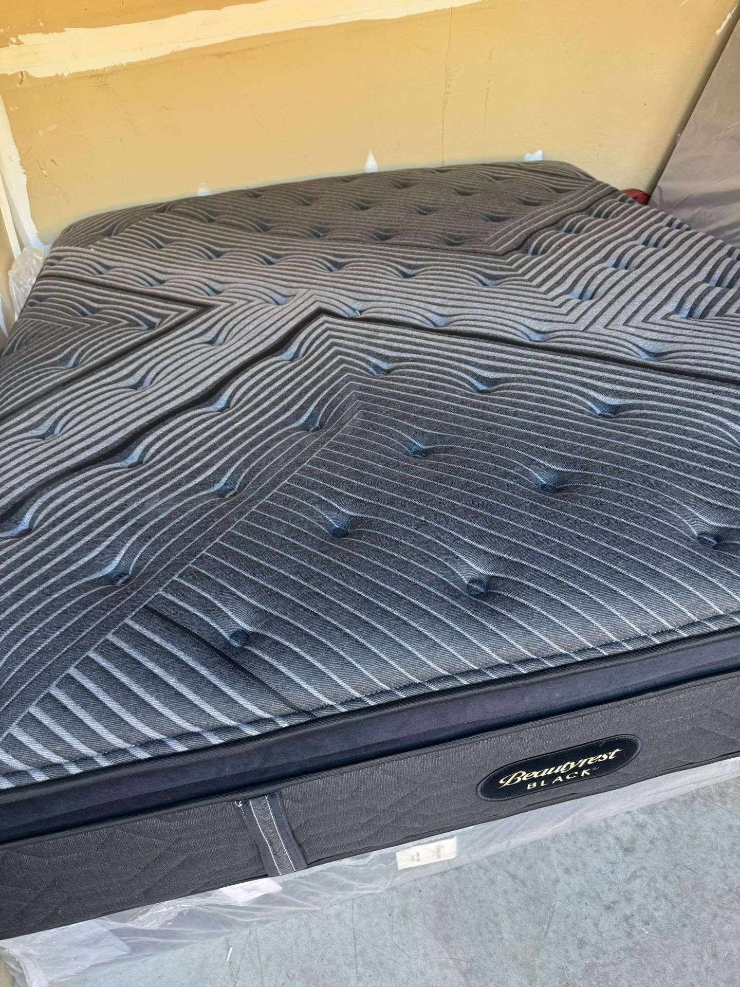 New California King Beautyrest Black