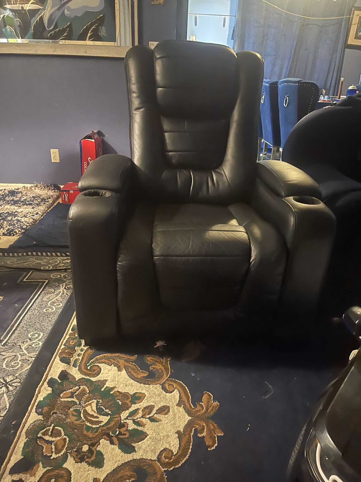 Black Leather Recliner Modern 450 obo Cash Free Delivery Fresno