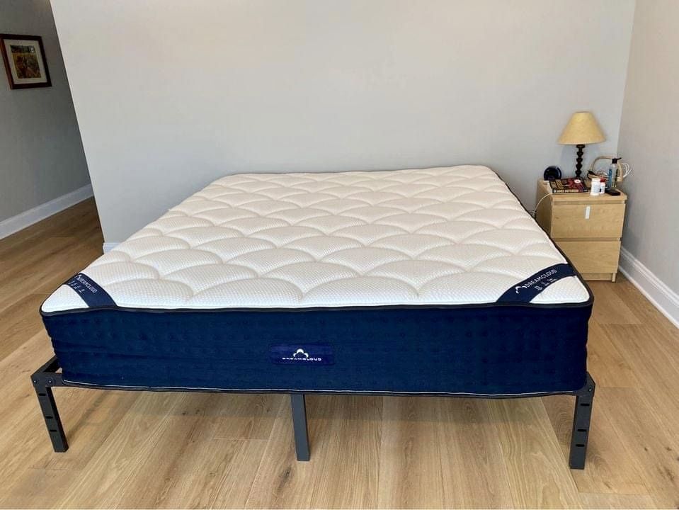 Cal King DreamCloud Mattress *delivery* for Sale in Enterprise, NV