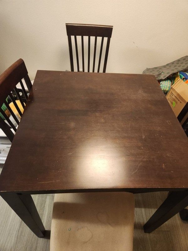 Used 4 Seater Kitchen Table Set

- 3x3 ft