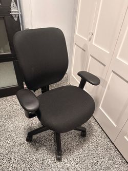 Black office chair