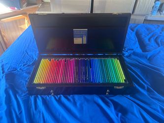 Set of 150 professional artists pencils in wooden case