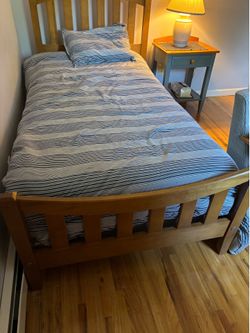 Ethan Allen twin wooden bed