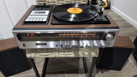 Vintage ZENITH Integrated Stereo System Record Player Cassette And FM AM Radio