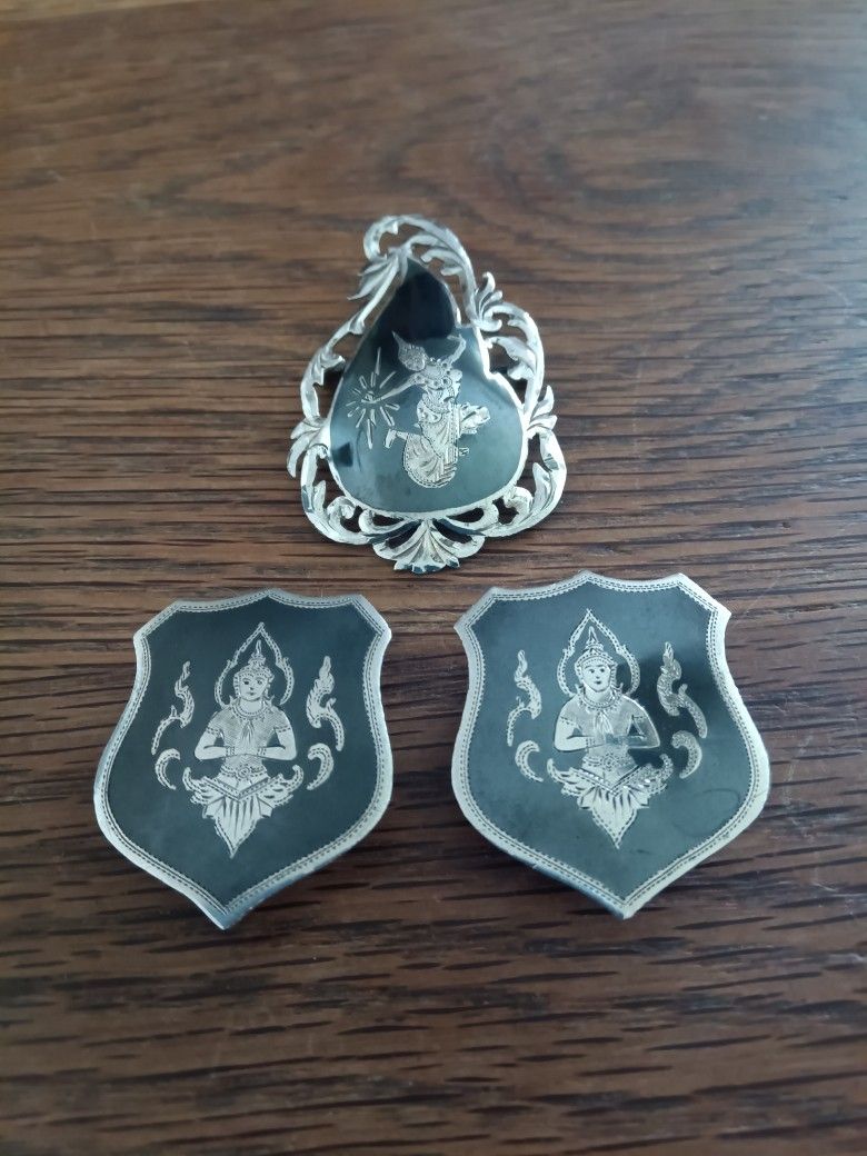 Siam Sterling Silver Brooch And Dress Clips
