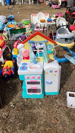 Toy kitchen