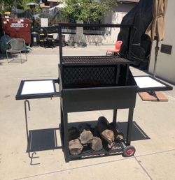 Santa María grill. Asador estilo santa maria para usarse con carbón o leña