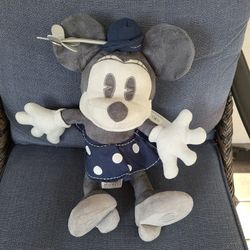 Collector's MINNIE MOUSE- D23