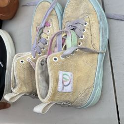 VANS- Size US 5 Women/ 3.5 Men