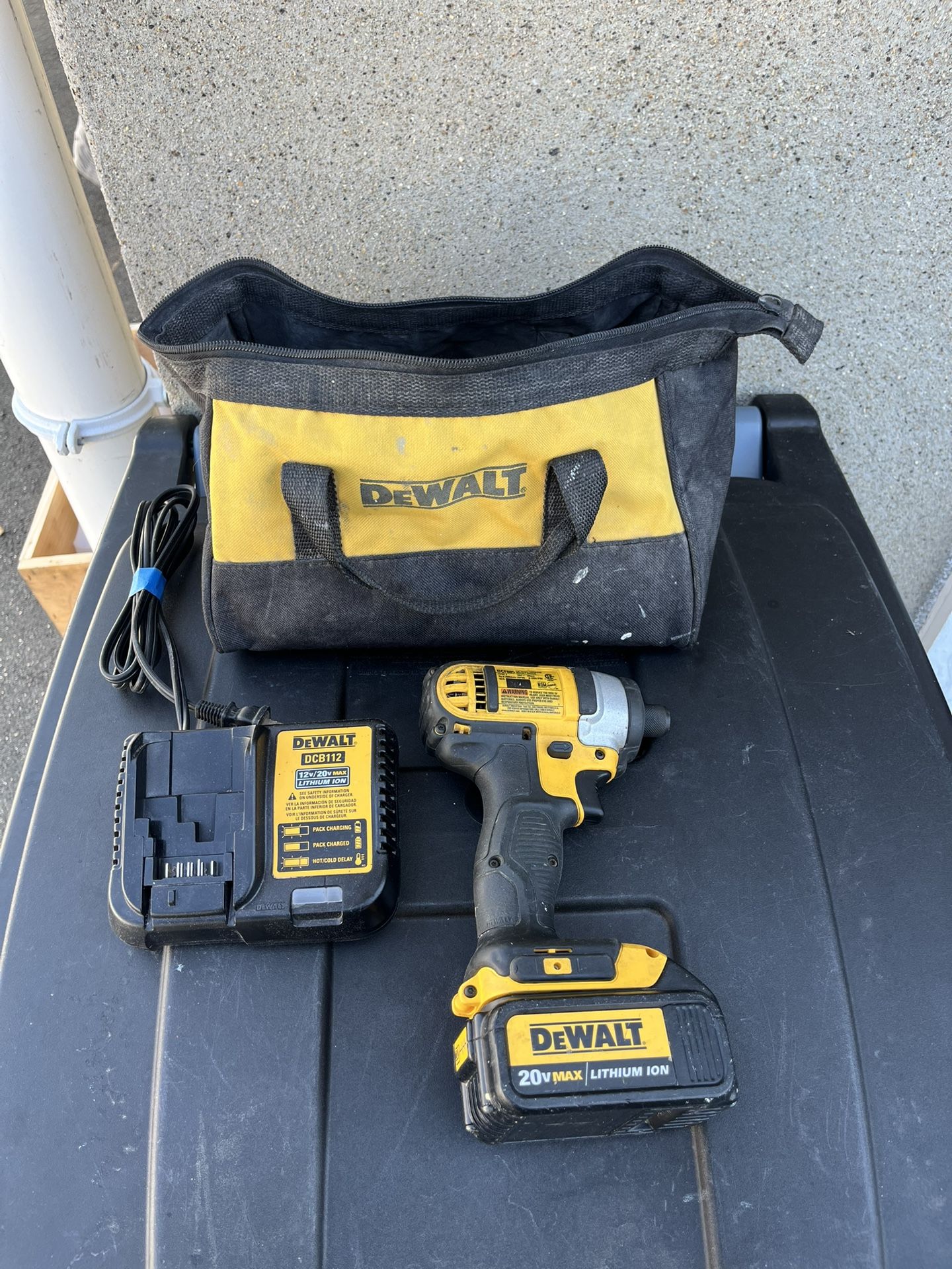 DeWalt 20V Max Cordless 1/4” Impact Kit, (1) 3.0Ah Battery, Charger & Bag