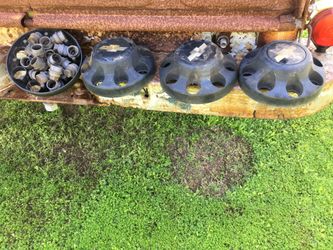 Chevy 8 lugs wheel covers