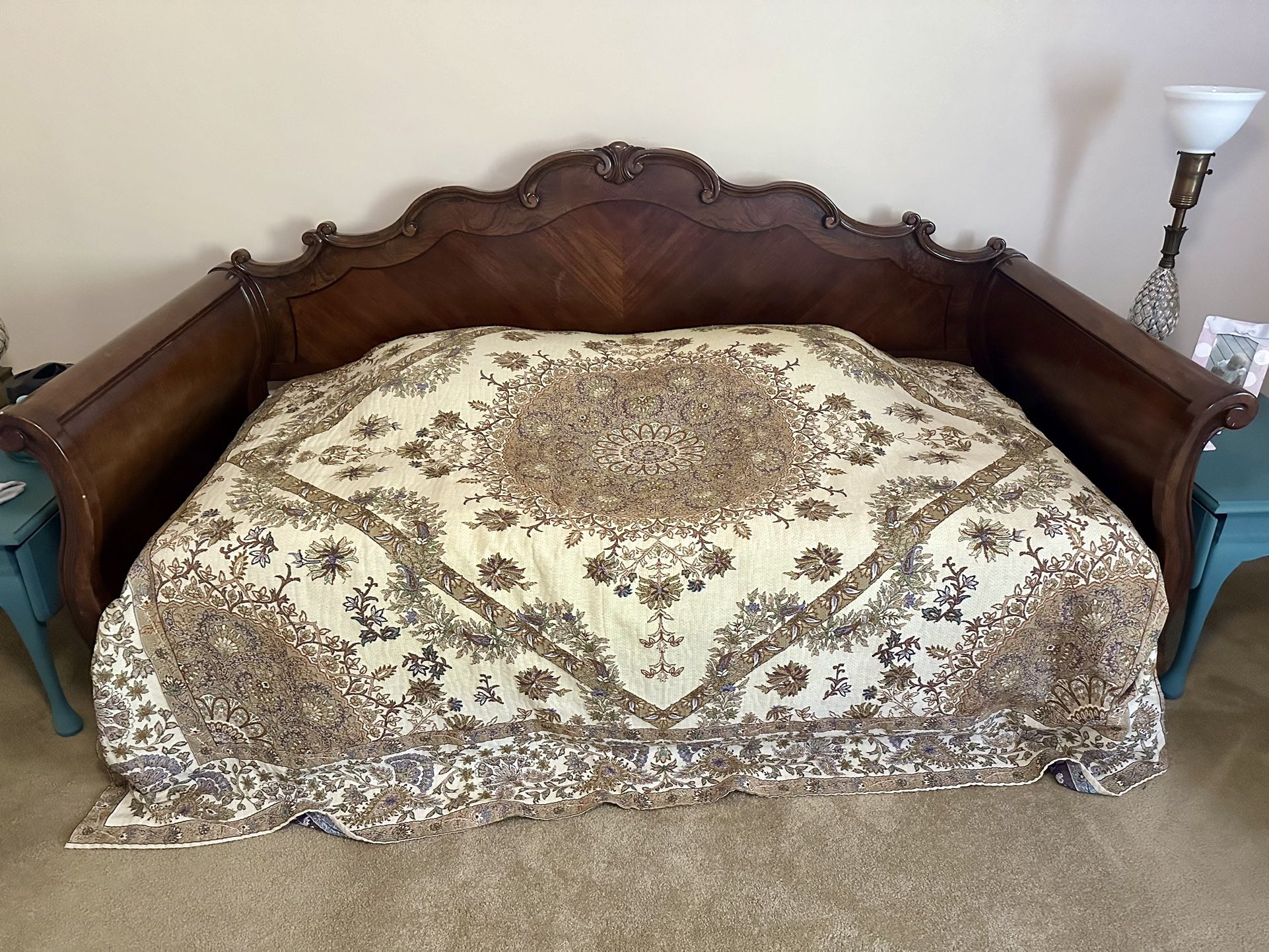 twin size daybed- frame and mattress 