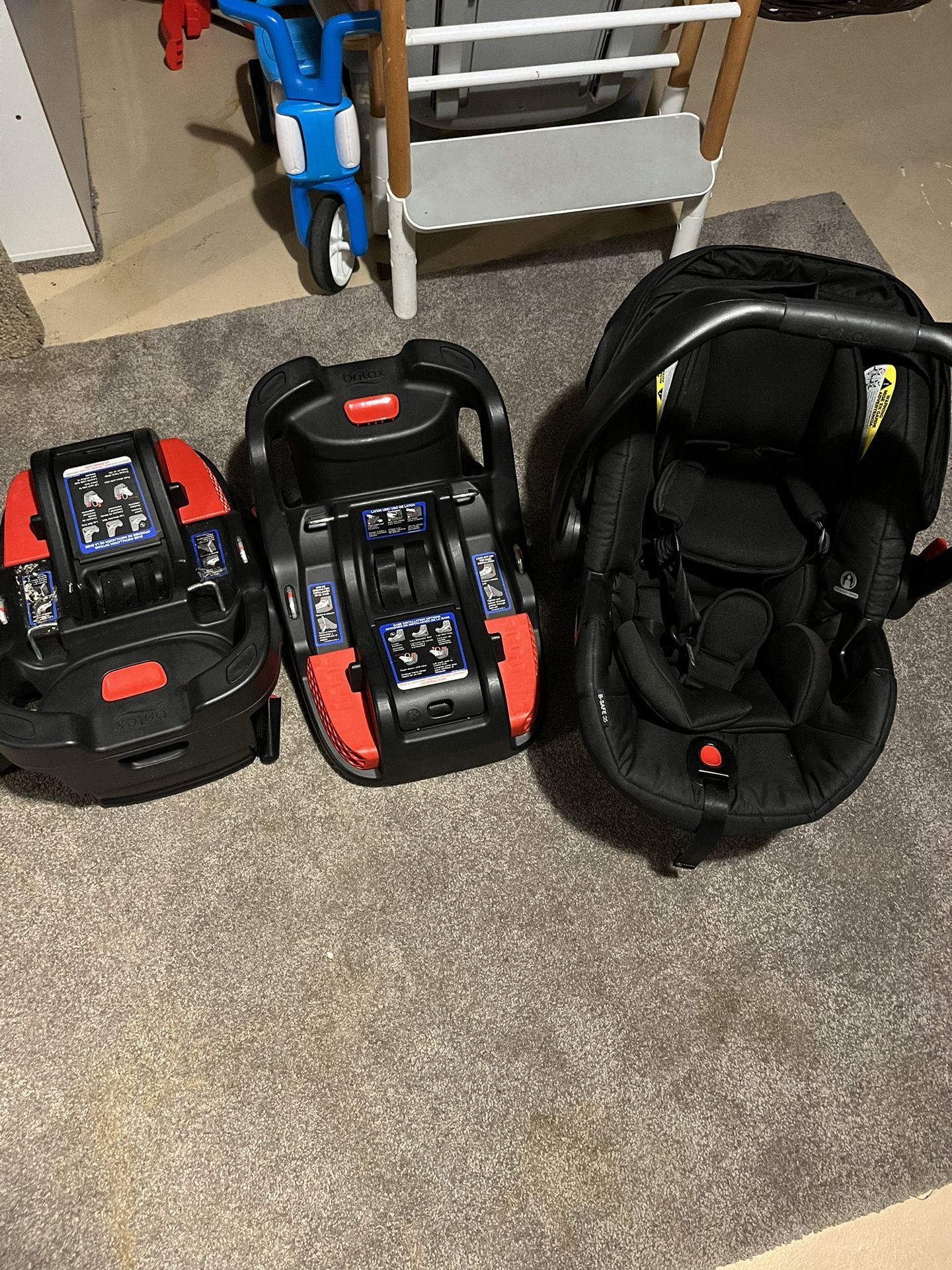 Britax B-Safe Infant Car Seat + 2 Bases 
