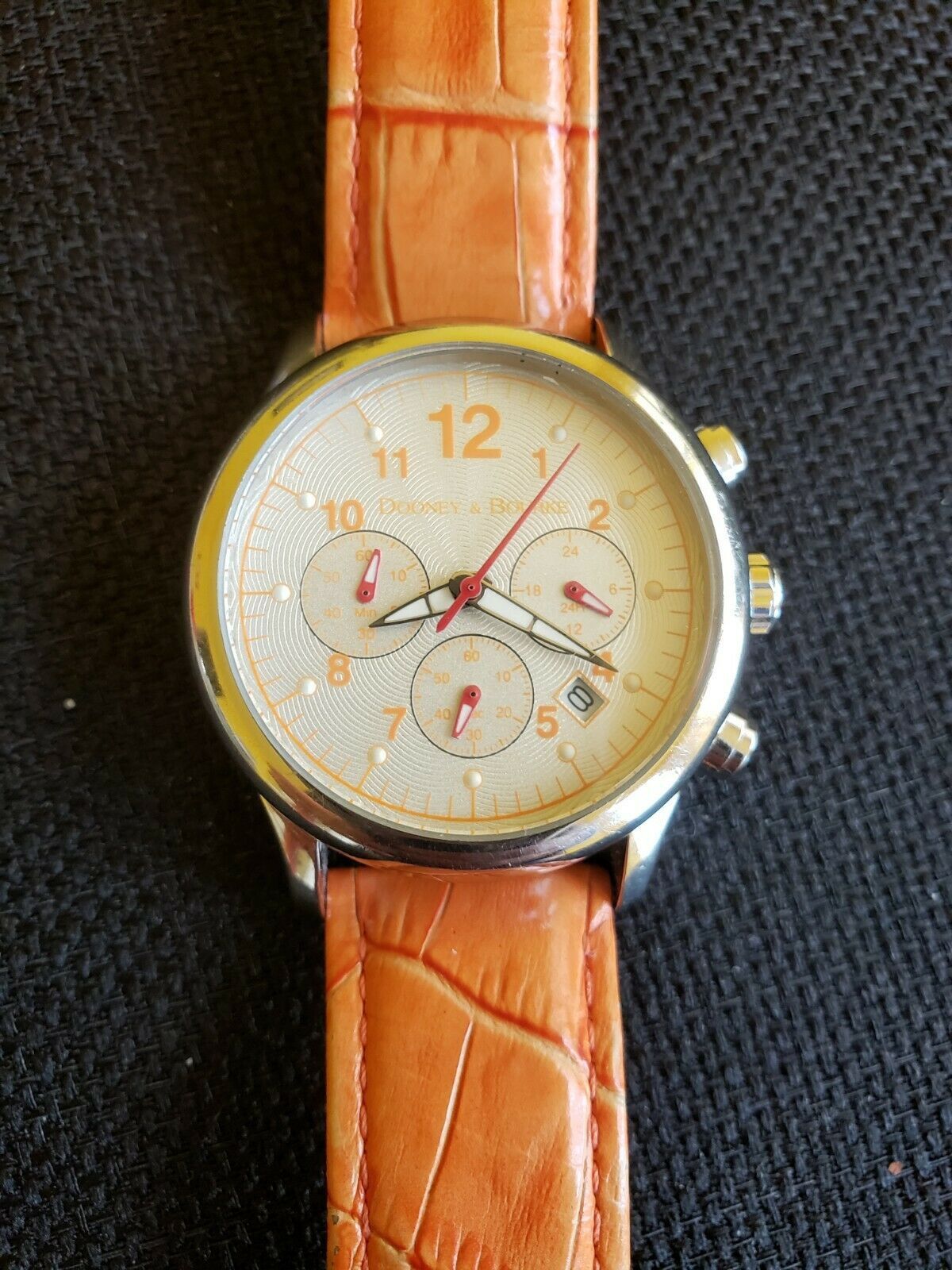 DOONEY & BOURKE WATCH W/LEATHER STRAP IN ORIGINAL BOX