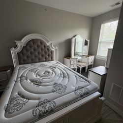 Queen Bedroom set W/ Mattress 