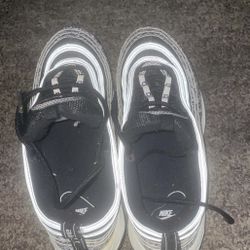 Nike Women Sneak Skin Air Max