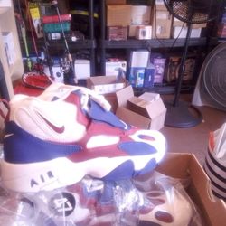 Nike Air Size 7 Y