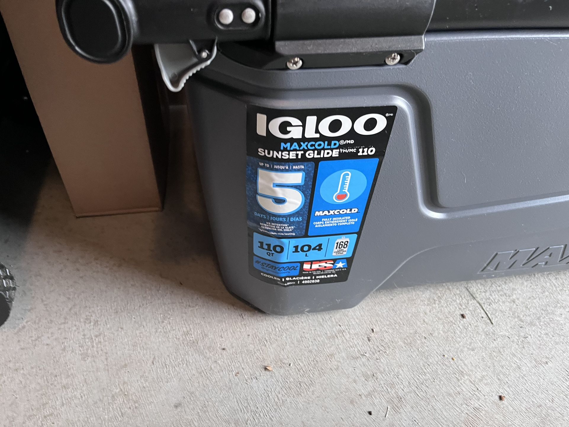 Igloo MaxCool 110qt Cooler