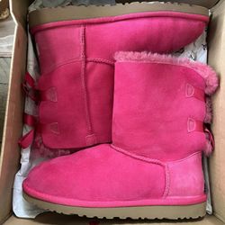 UGG Bailey Bow Boots – Women’s Size 6 (Good Condition)