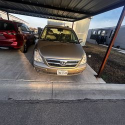 2008 Hyundai Entourage