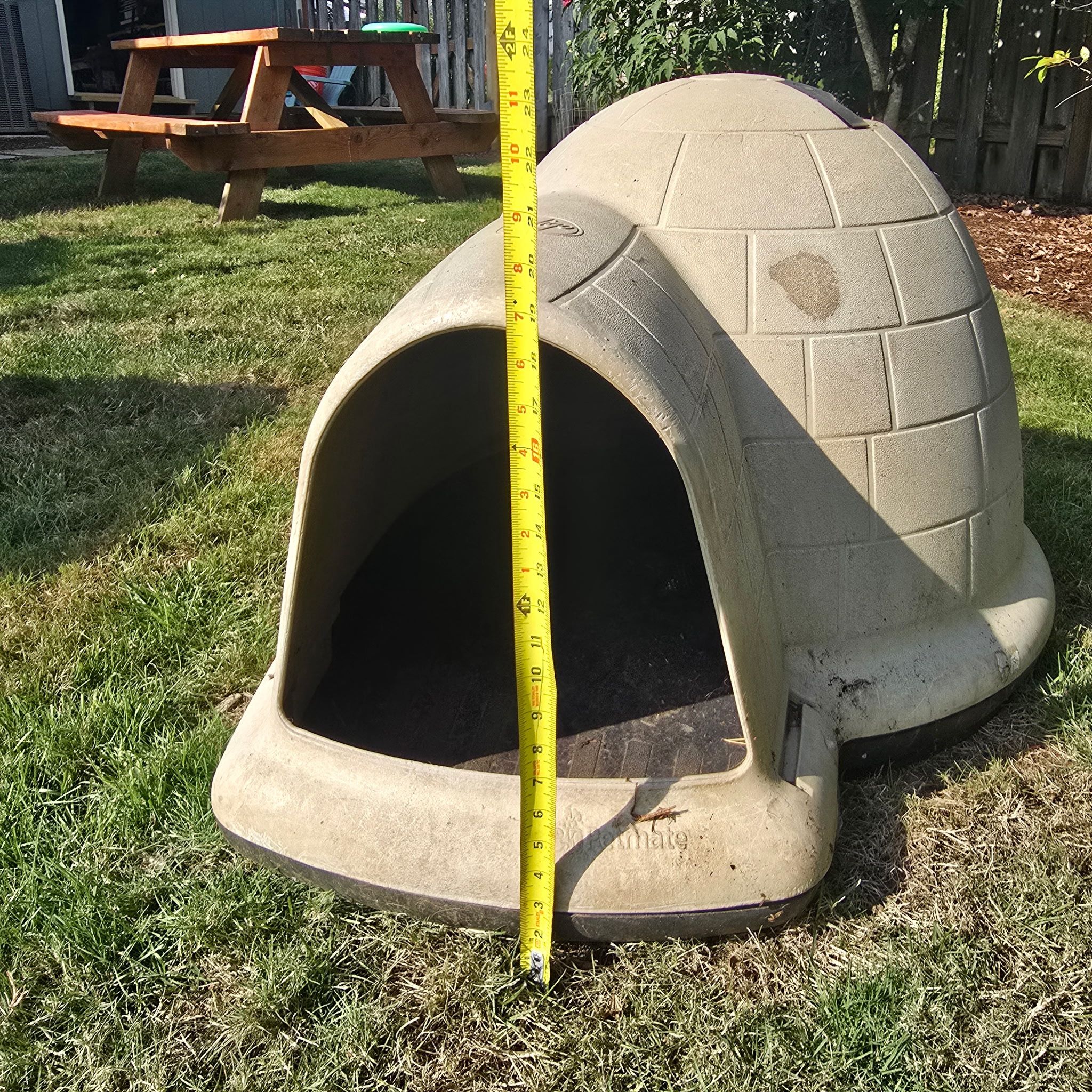 Igloo Dog House Medium