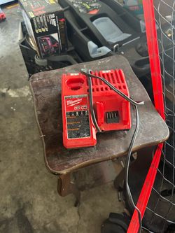 Milwaukee M12/M18 Multi-Voltage Battery Charger